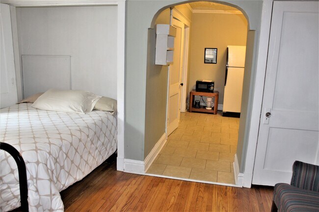Foto del edificio - 4349 Forest Park Ave