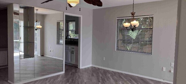 Foto del edificio - 10215 Manatee Ave W