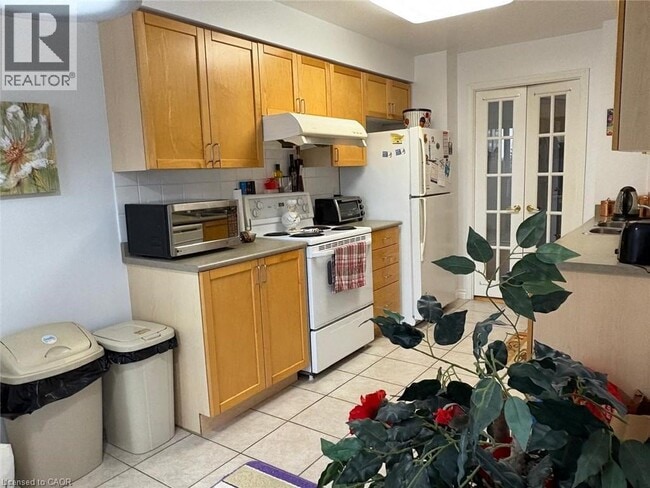 Building Photo - 25 Kingsbridge Garden Cir