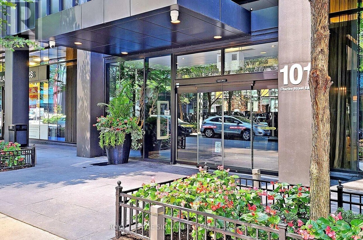 Photo principale - 101-4101 Charles St E