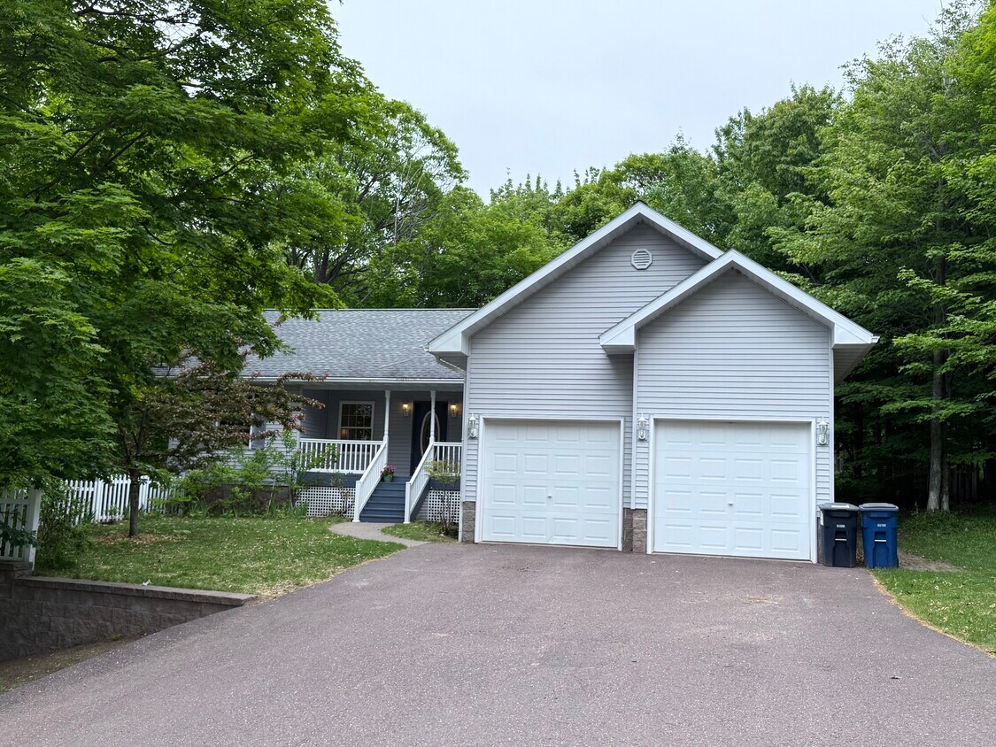 Foto principal - 2003 Spruce Ln