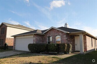 Building Photo - 2232 Maple Dr