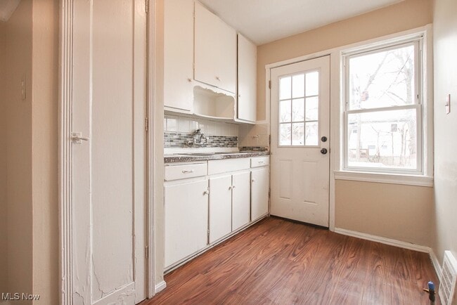 Building Photo - 257 E 250th St