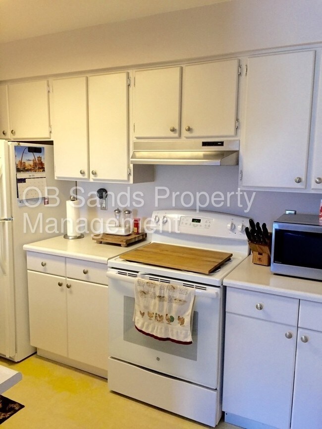 Building Photo - 4012 Valeta St