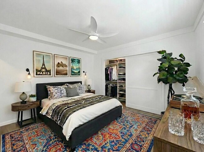 Foto del edificio - 5819 Carlton Way