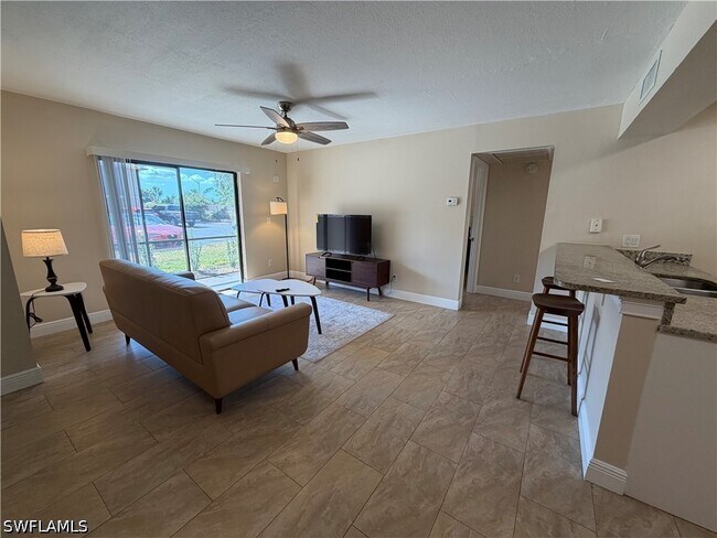Foto del edificio - 5327 Summerlin Rd