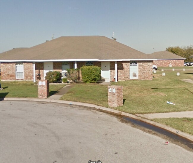 Building Photo - 907 Camellia Ct