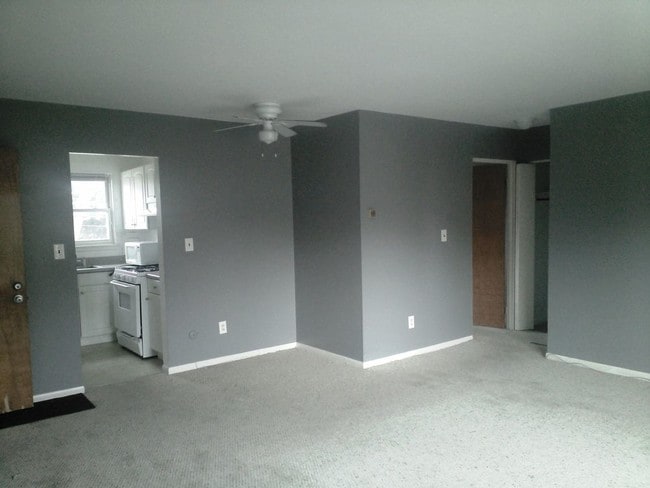 Building Photo - 2716 W 13 Mile Rd