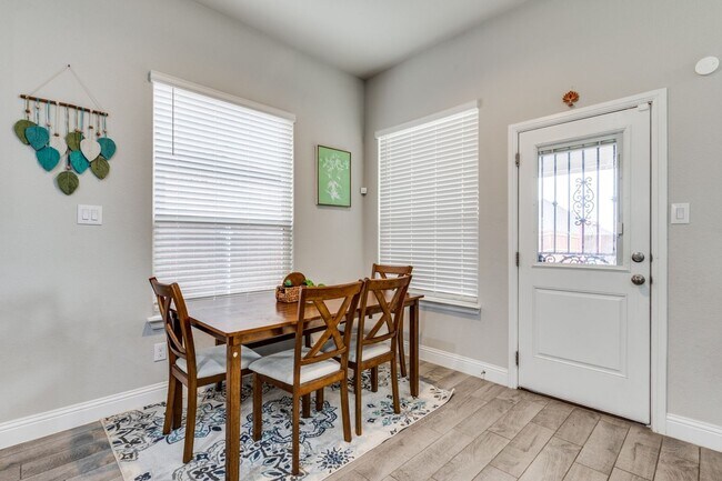 Foto del edificio - 2013 Gray Towers Way