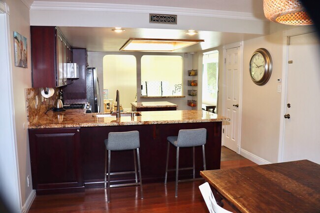 Building Photo - 1149 Paradise Dr