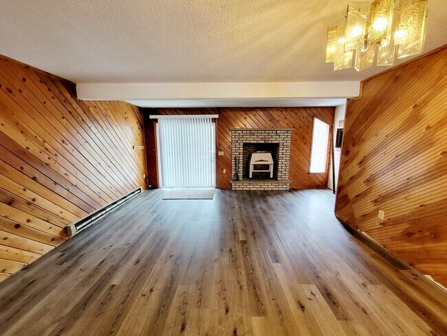 Foto del edificio - Amazing 4 bedroom with 2 kitchens and Livi...