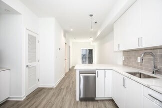 Building Photo - 1444 Independence Ave SE