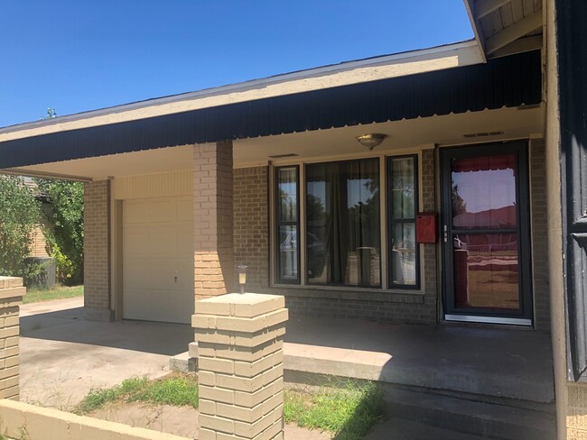 Foto del edificio - THS distrist !!! 3 bedroom 1 bath 1 car ga...