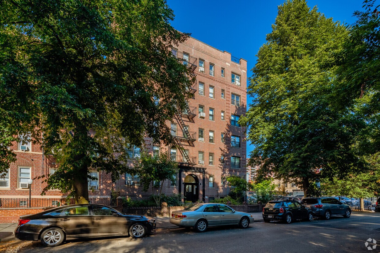 Primary Photo - 192 E 8th St