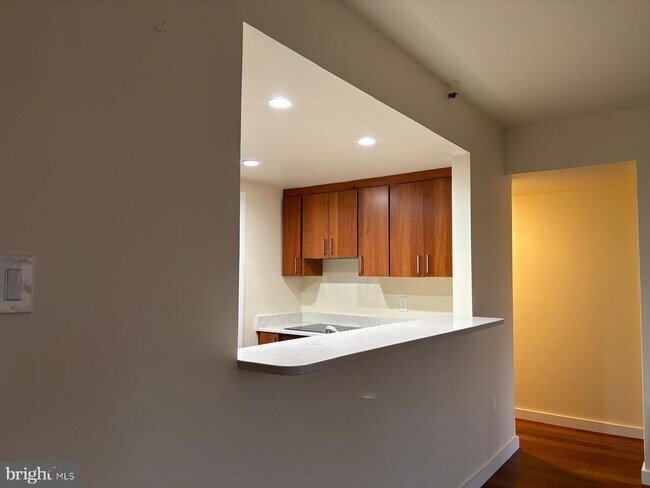 Foto del edificio - 1530 Key Blvd