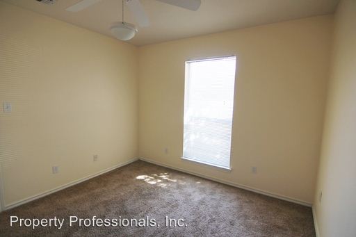 Building Photo - 3030 Pine Valley Dr