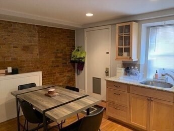 Building Photo - 284 K St