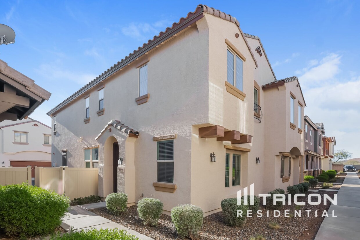 Primary Photo - 12572 W Lindbergh Dr