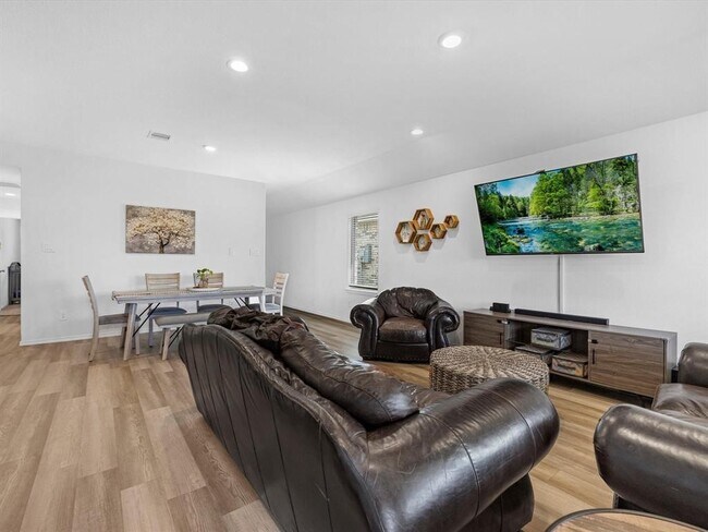 Building Photo - 21334 Riverdew Dr
