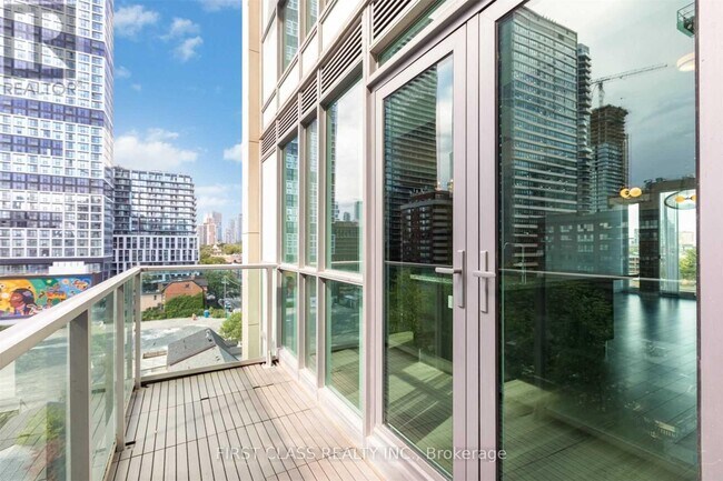 Building Photo - 220 George St