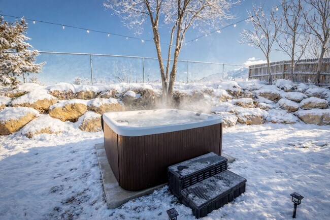 Foto del edificio - 1157 E Sego Lily Dr