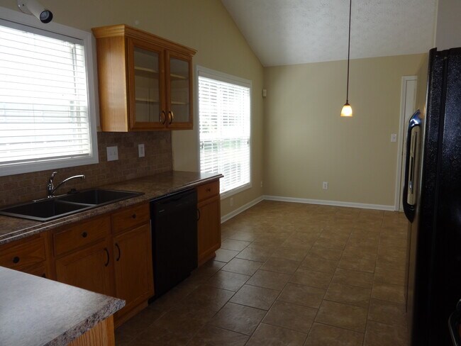 Foto del edificio - 2160 Laurel Pointe Ln