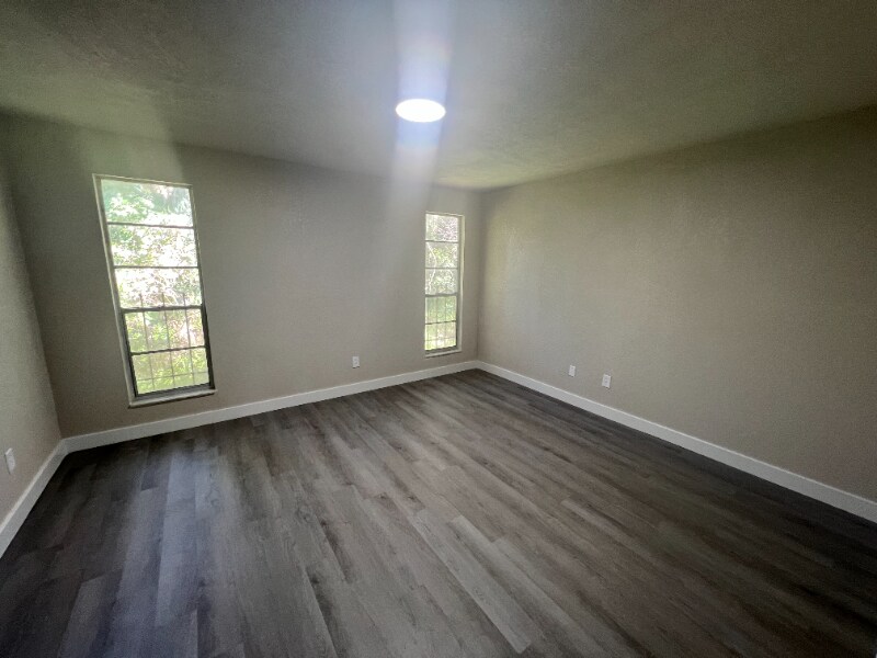 Foto principal - 7811 Jasper Ave