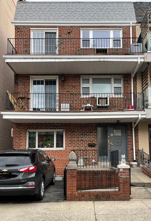 Primary Photo - 30-43-43 38th St