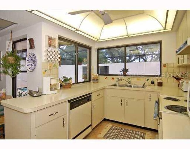 Foto del edificio - 2/2 Maintenance-Free Glen Oaks Courtyard Home with Private Pool