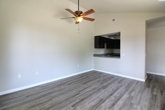 Foto del edificio - 2 Bed/1 Bath Central Richland Duplex