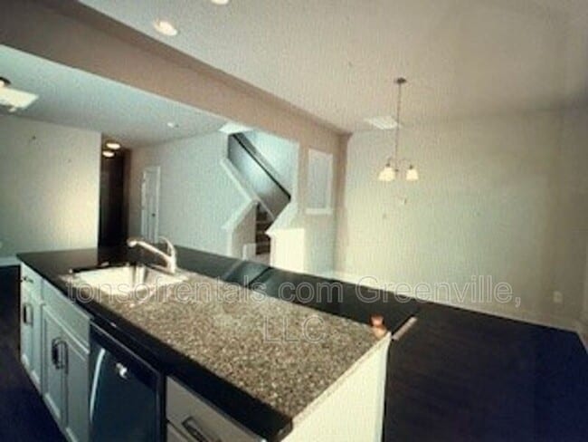 Building Photo - 437 Pangel Ln