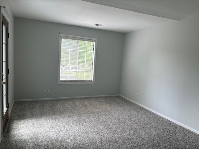 Foto del edificio - 1521 Commodore Ct