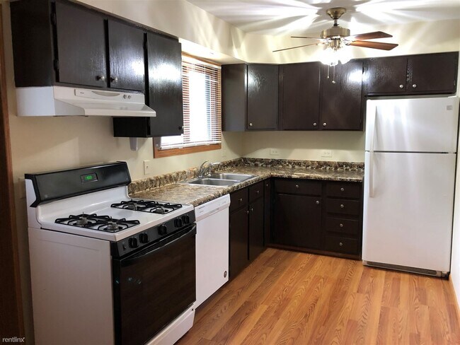 Building Photo - 2 br, 1.5 bath Townhome - 514 N Harrison S...