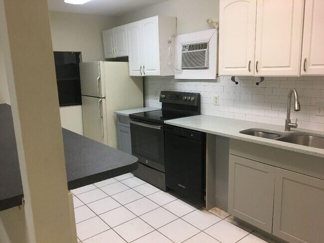 Foto del edificio - 354 Baysinger Ave