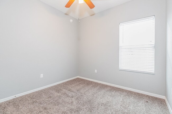 Foto del edificio - 7012 Brenton Manor Ln