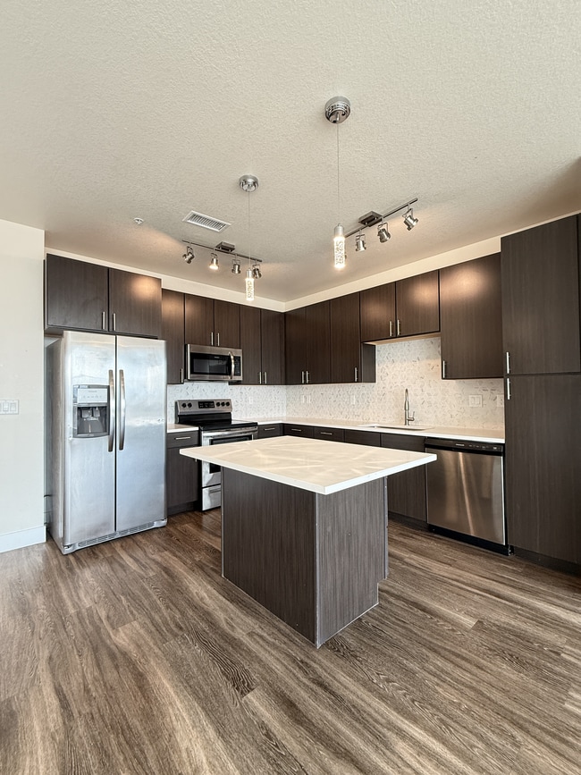 kitchen-high-line-pointe-2x2-1301-406-mount-bierstadt-2-11-2026.JPG - High Line Pointe