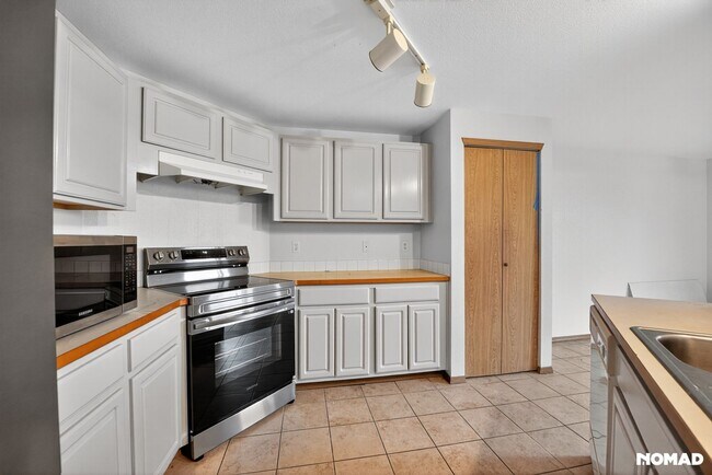 Foto del edificio - 9447 Fagan Ct NE