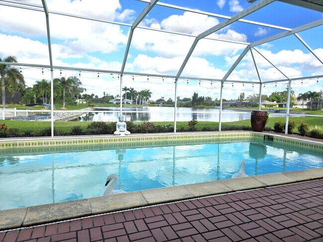 Foto del edificio - Annual Rental or 6+ month option - FURNISHED or UNFURNISHED HEATED POOL HOME. Gorgeous 3 Bedroom,...