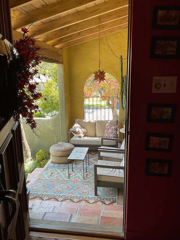 Entryway - 2716 Armstrong Ave