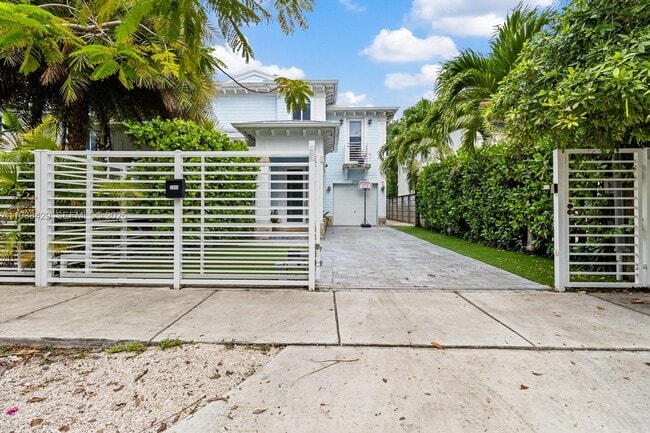 Foto del edificio - 2930 Catalina St