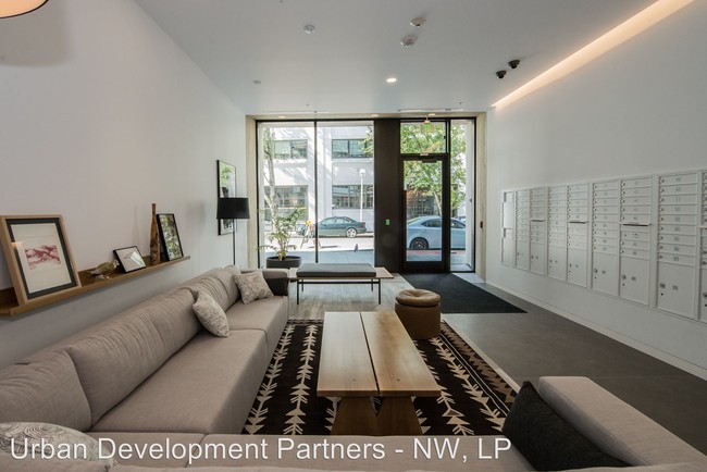 Building Photo - 124 NE 3rd Ave
