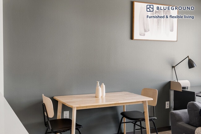 Building Photo - 15522 NE 22 Pl