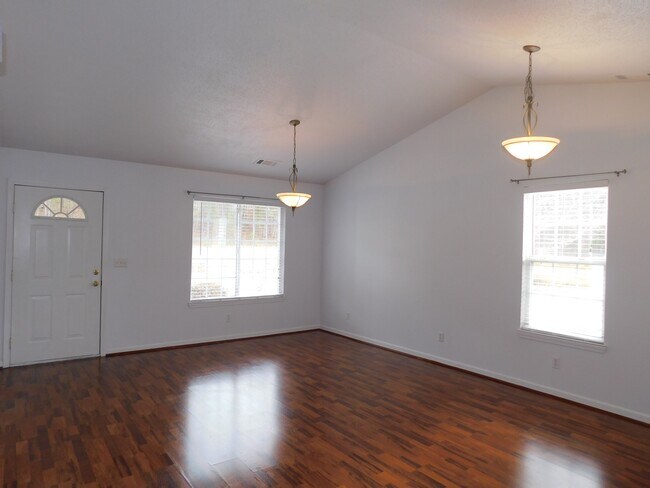 Building Photo - 119 Crest Pointe