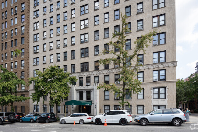 Building Photo - 101 E 95th St