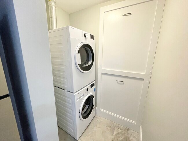 Building Photo - 159 Boston St