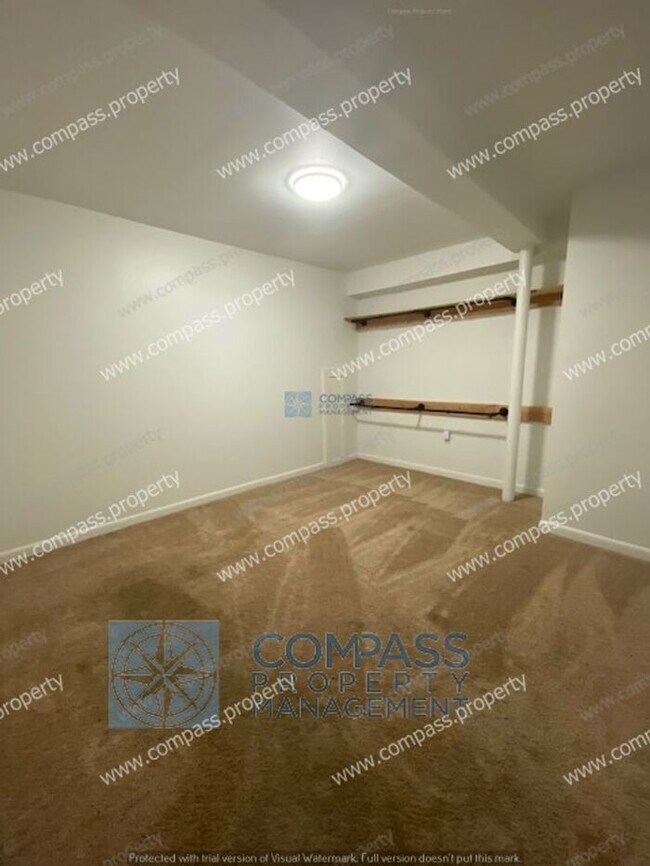Building Photo - $895.00 - 1st Floor 1 Bedroom Apartment - ...