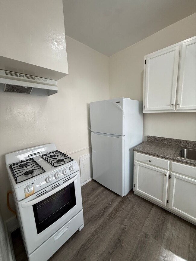 Foto del edificio - 1448 W 3rd St