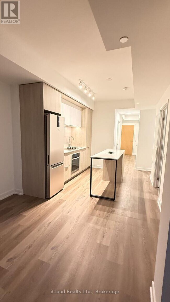 Photo du bâtiment - 395 Square One Dr