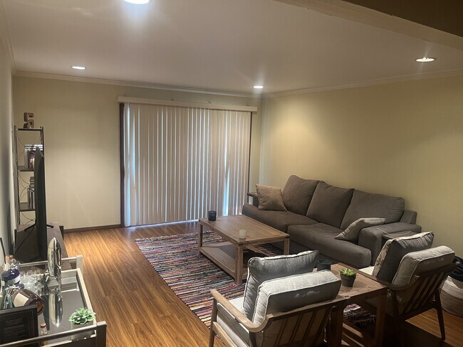 large living room - 5460 White Oak Ave