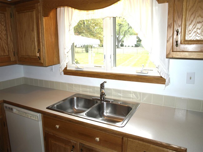 Building Photo - 5601 Thunderbird Cir NW